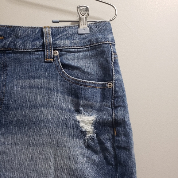 Maurices Dark Wash Raw Hem Distressed Shorts, Size 8 - Picture 6 of 9